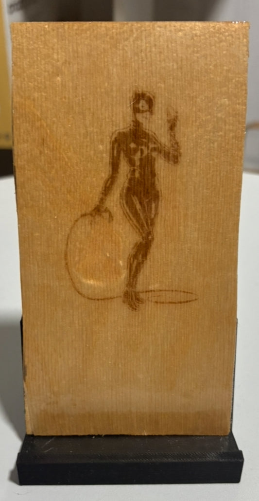 SUPPORT TÉLÉPHONE CATWOMAN EN BOIS GRAVÉ