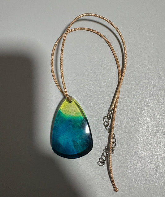 PENDENTIF GOUTTE EN RÉSINE D’ÉPOXY